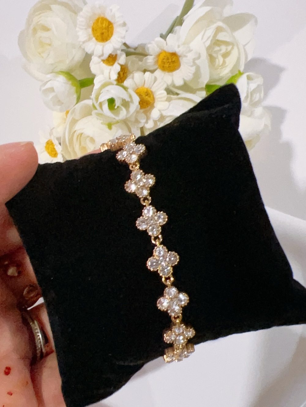 Stainless steel Four-Leaf Floral Crystal Bracelet - Elegant Women’s Jewelry